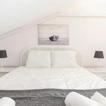 Nazare Cosy 2Br Near Beach شقة *