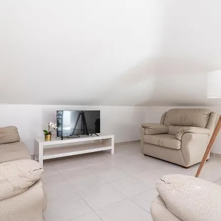 Nazare Cosy 2Br Near Beach شقة